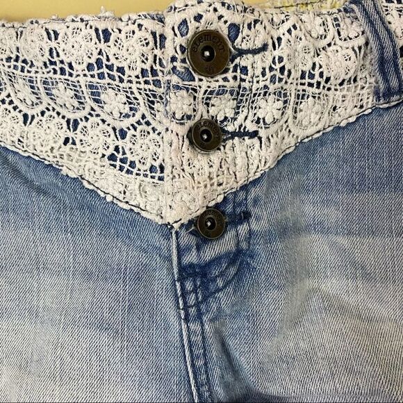Denim Cut Off Lace Accent Shorts By Elements Size 30 - Picture 2 of 6